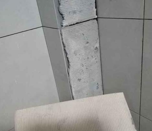 普洱瓷砖空鼓维修公司分享下厨房瓷砖脱落的补救措施。